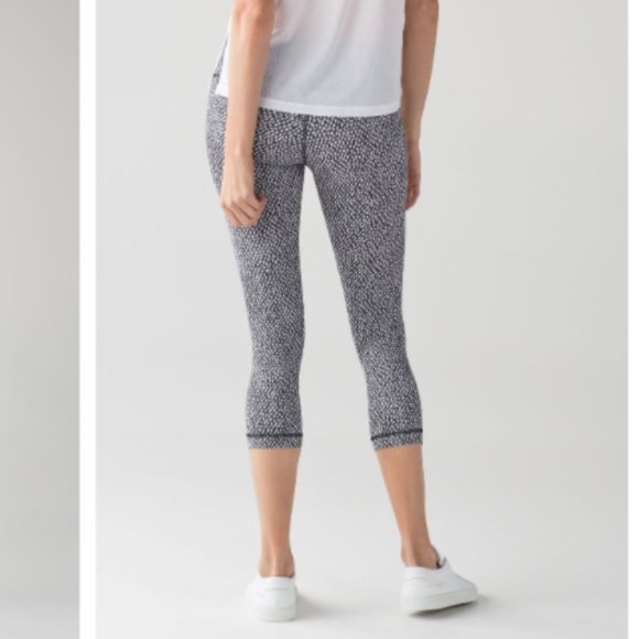 Lululemon Wunder Under Crop III Scatter Star Print - Picture 3 of 7
